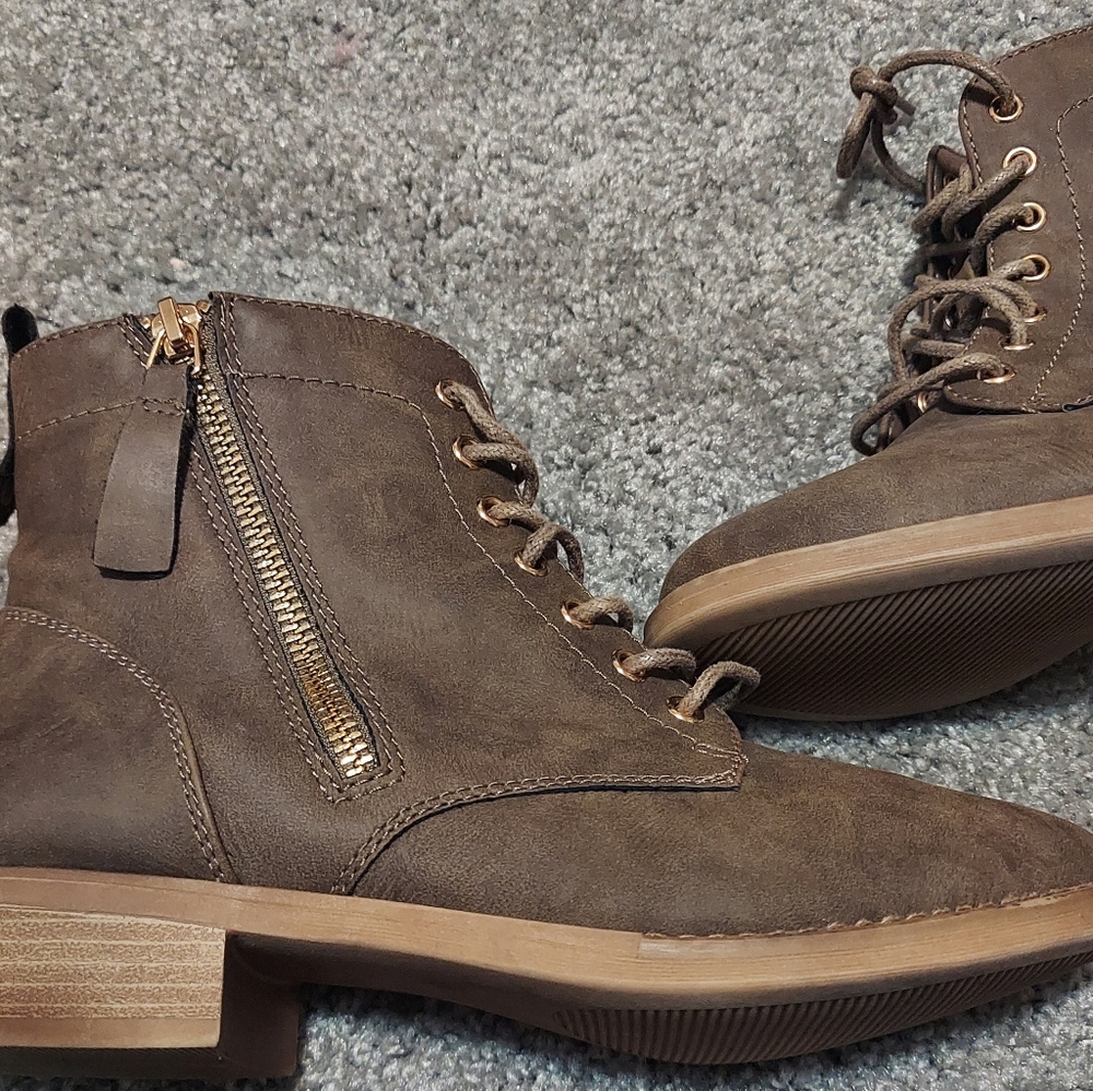 Women Boots size 6.5